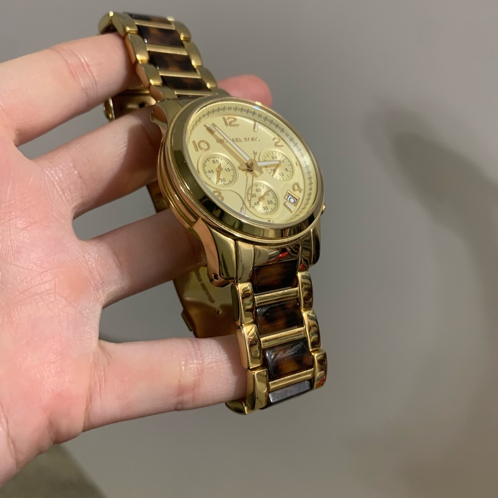 Michael Kors Watch - Picture 7 of 9